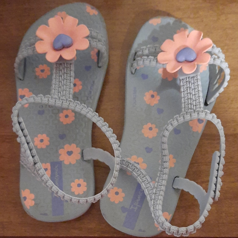 Ipanema Kids Floral Sandals - Gray and Pink